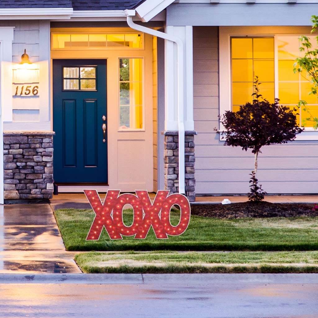Lighted Valentine's Day Yard Decorations | VictoryStore.com