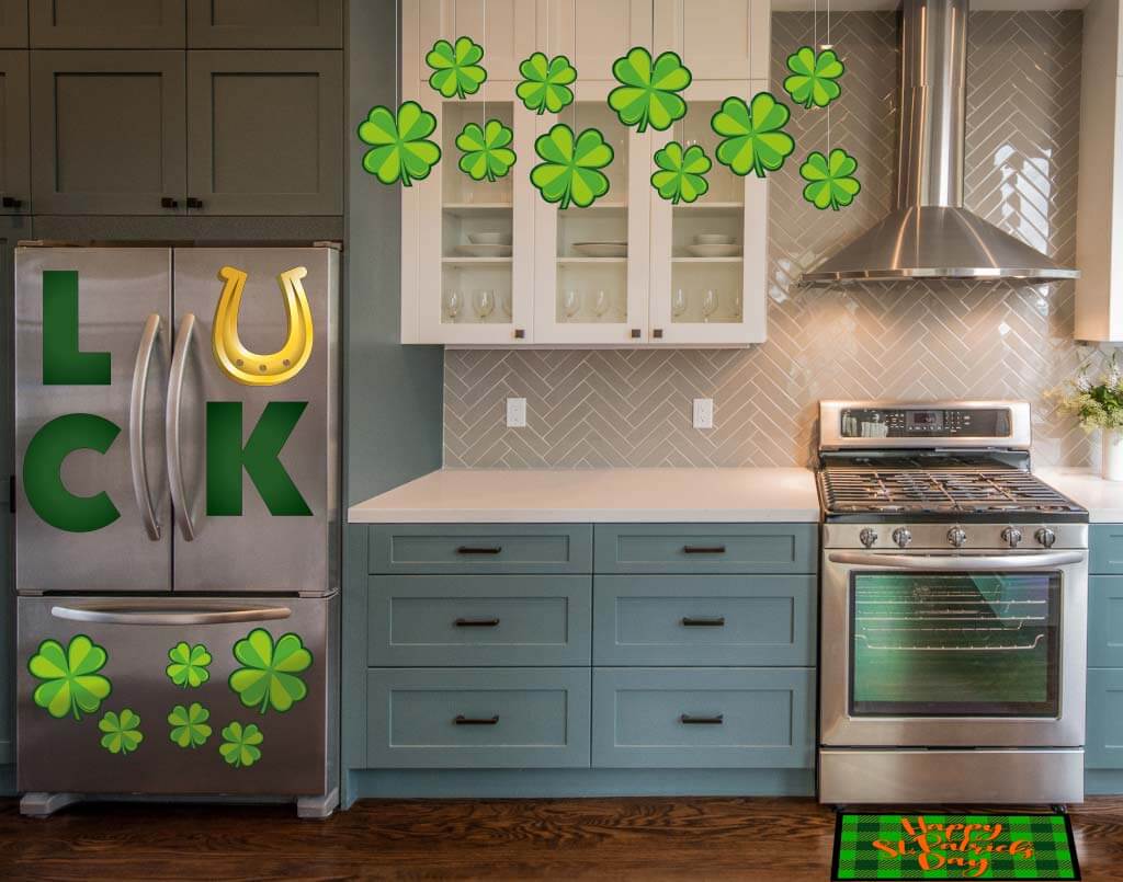 St. Patrick's Day Home Decor Bundle of Magnets, Hanging Decor & Doormat (20353)